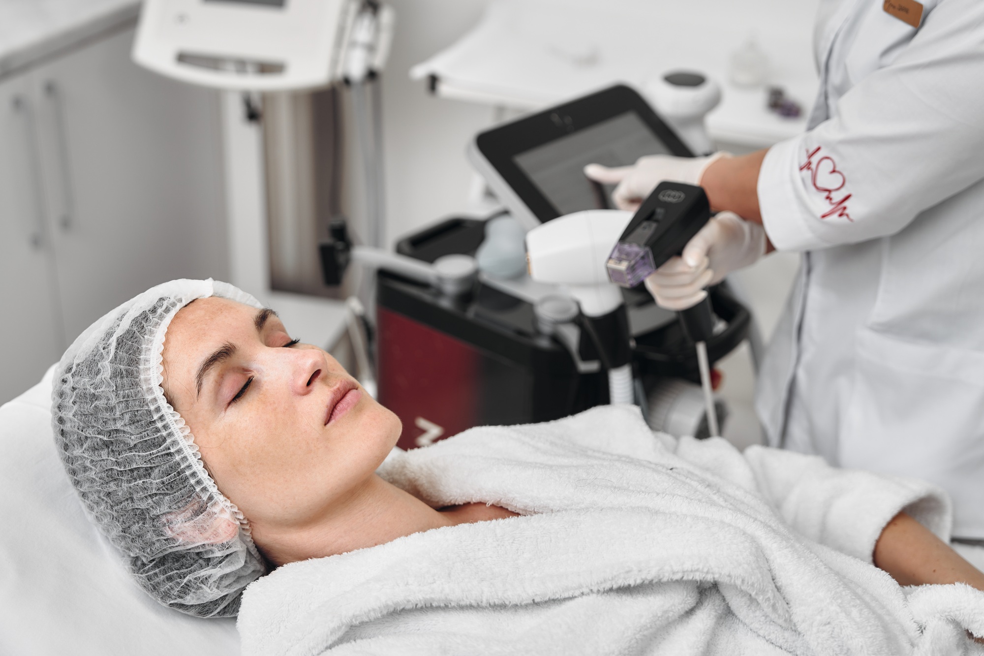 A woman receives Rf-lifting in a beauty salon.