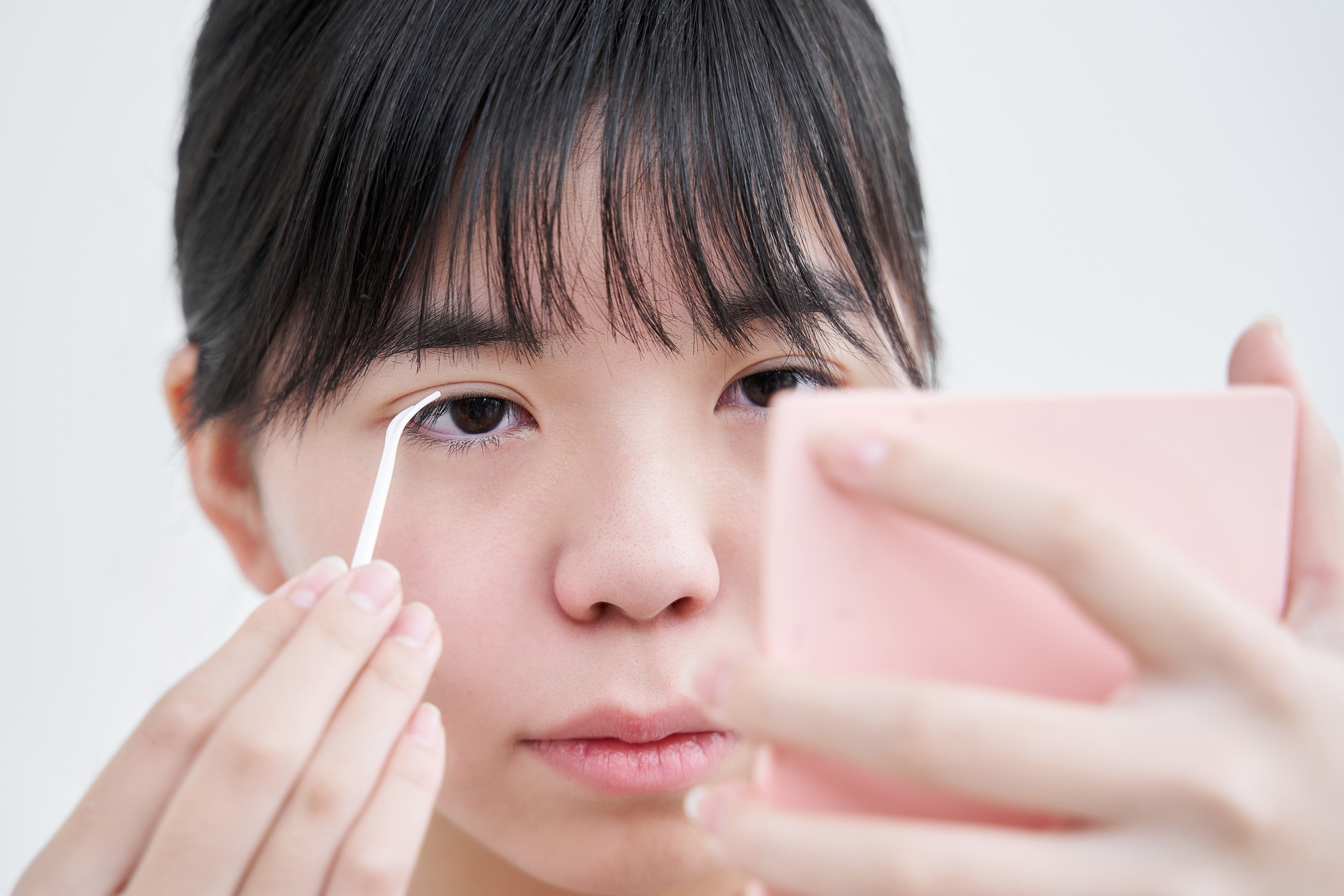 Japanese Junior High School Girls Making Double Eyelids