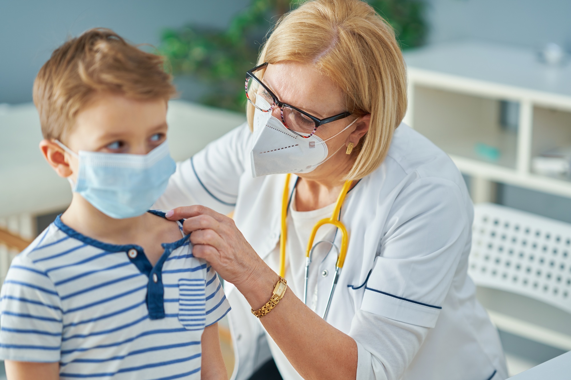 Pediatrician doctor examining little kids in clinic