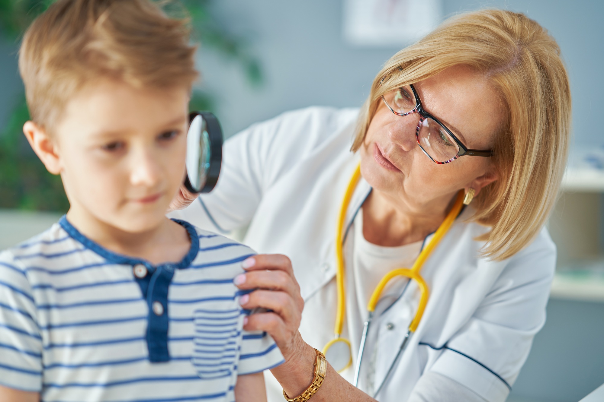 Pediatrician doctor examining little kids in clinic